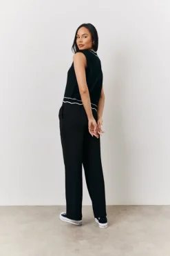 Black Knitted Contrast Scallop Edge Waistcoat