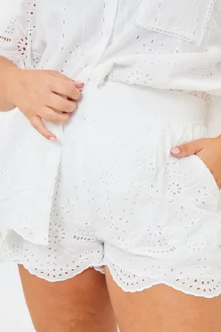 Broderie Short