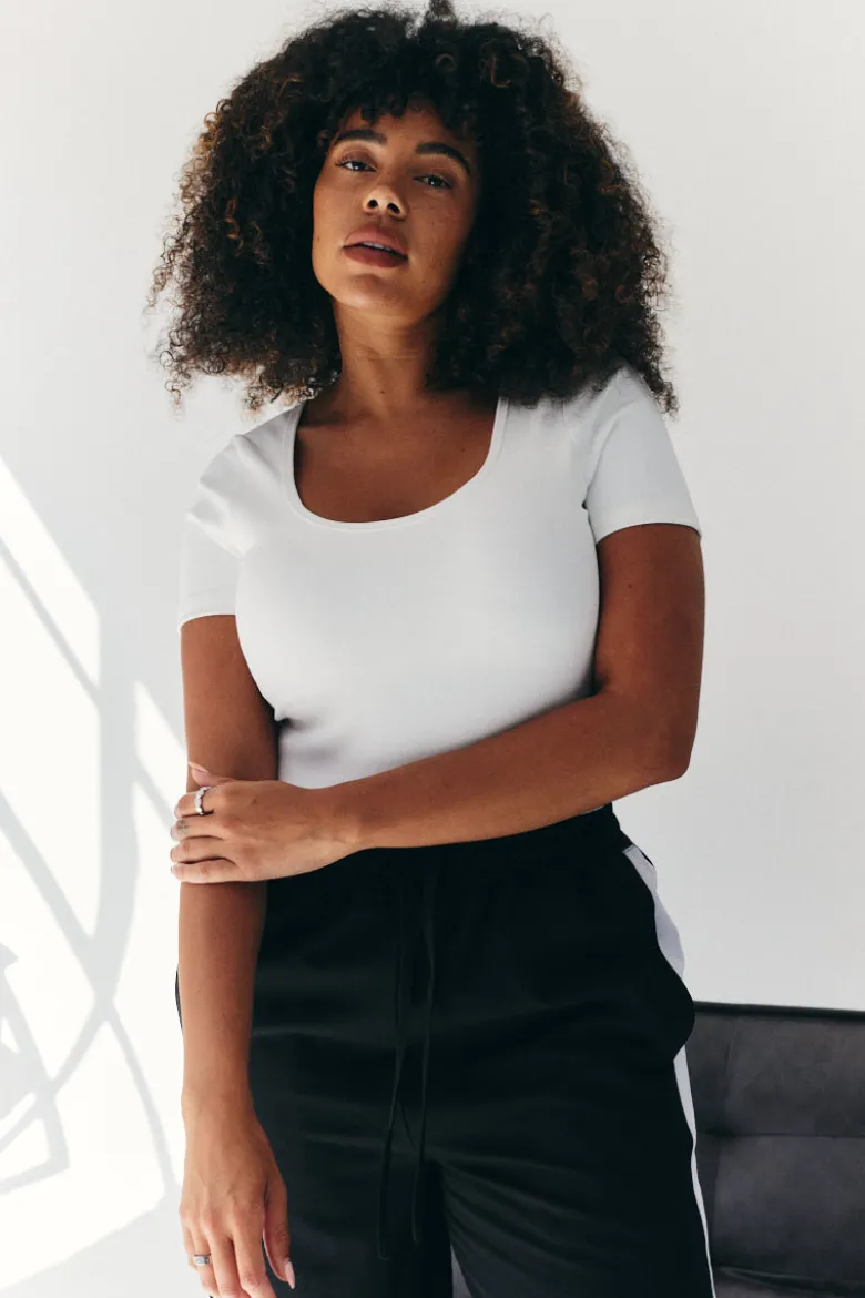 Built In Bra Sculpt & Control Short Sleeve Bodysuit