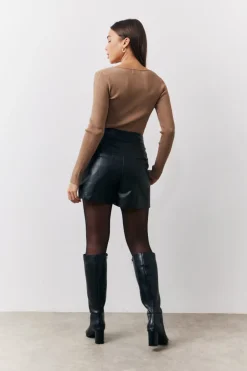 Camel Rib Knitted Scoop Neck Long Sleeve Top