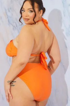 Halterneck Twist Bikini Top