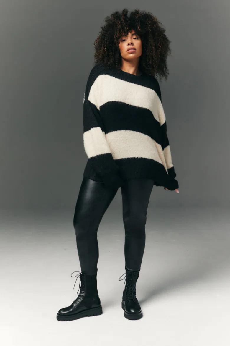 Perfect Sculpting High Waisted Leather Look Leggings With Back Pocket