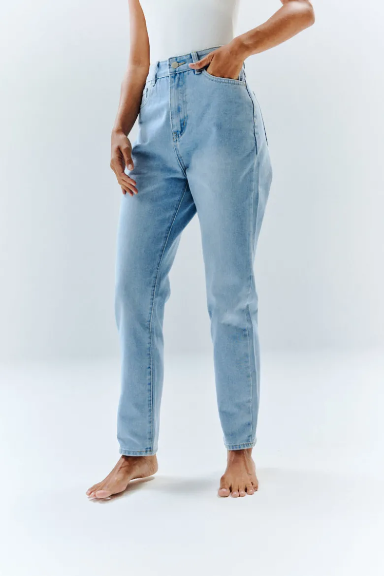 Sofia Straight Mom Jeans
