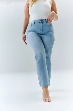 Sofia Straight Mom Jeans