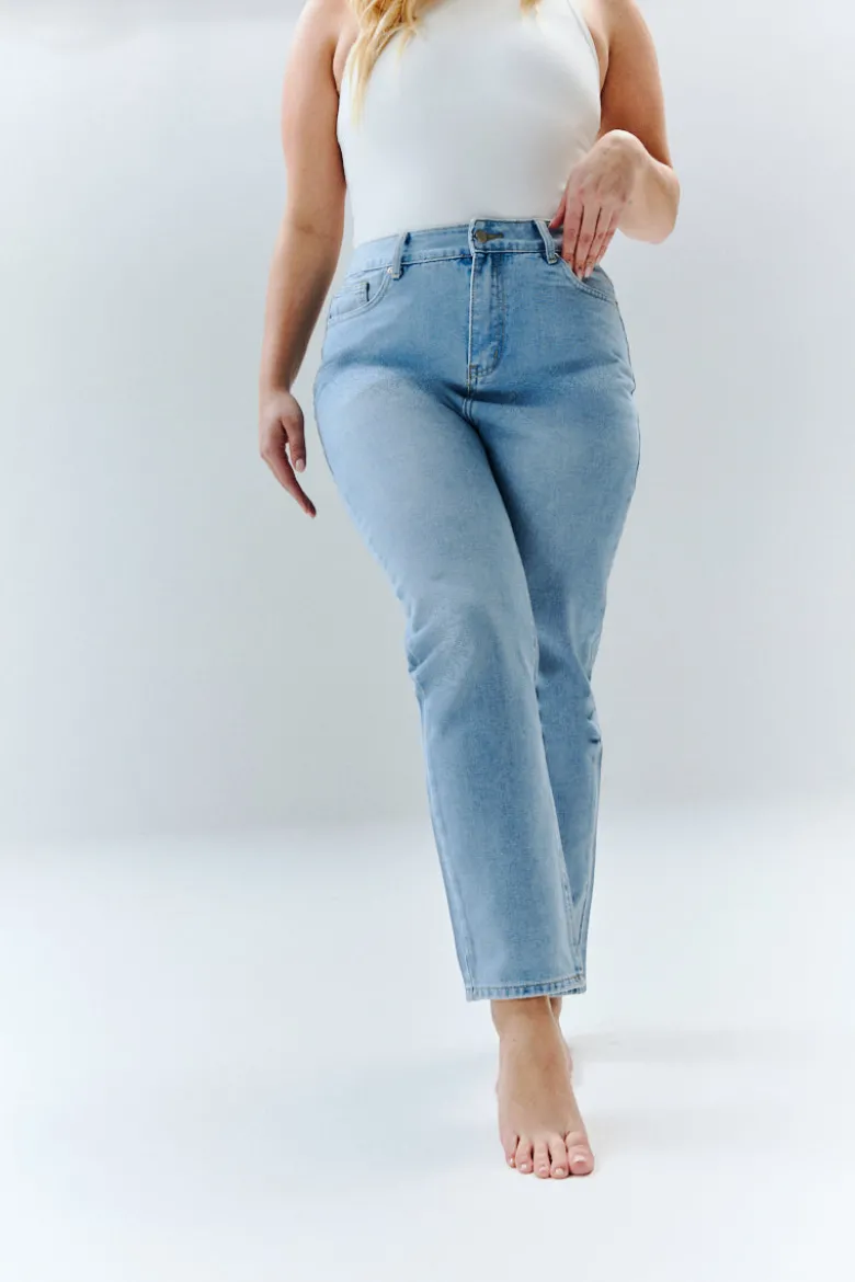 Sofia Straight Mom Jeans