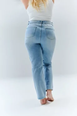 Sofia Straight Mom Jeans