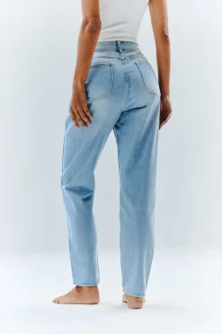 Sofia Straight Mom Jeans