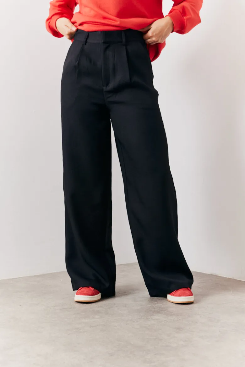 Tailored Wide Leg Trouser