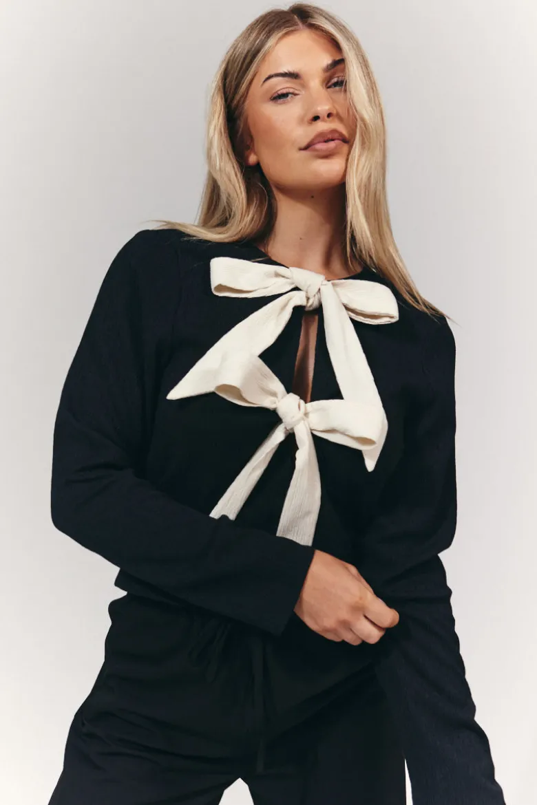 Tie Front Contrast Bow Top